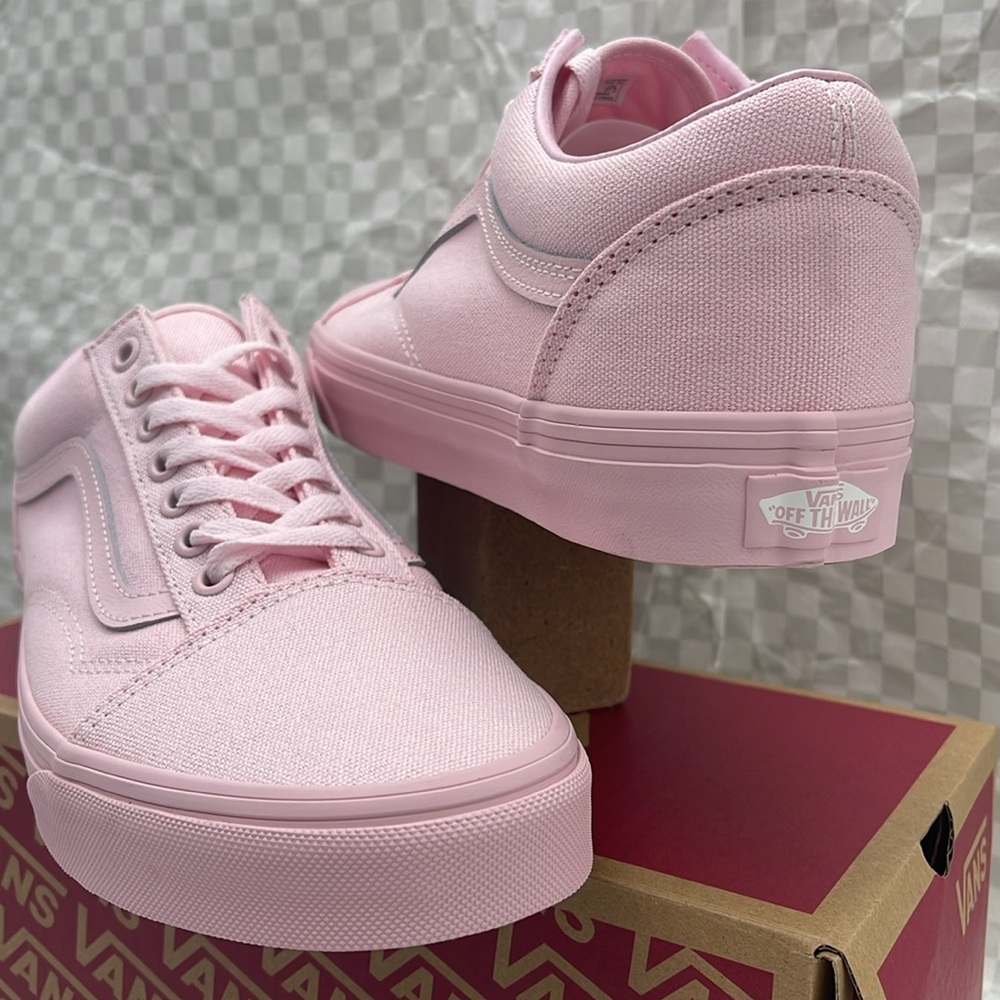 Vans Women’s Pink Sneakers Classic Design Old Skool
Pastel Mono Pink
VN000CT8PNK - Picture 9 of 16